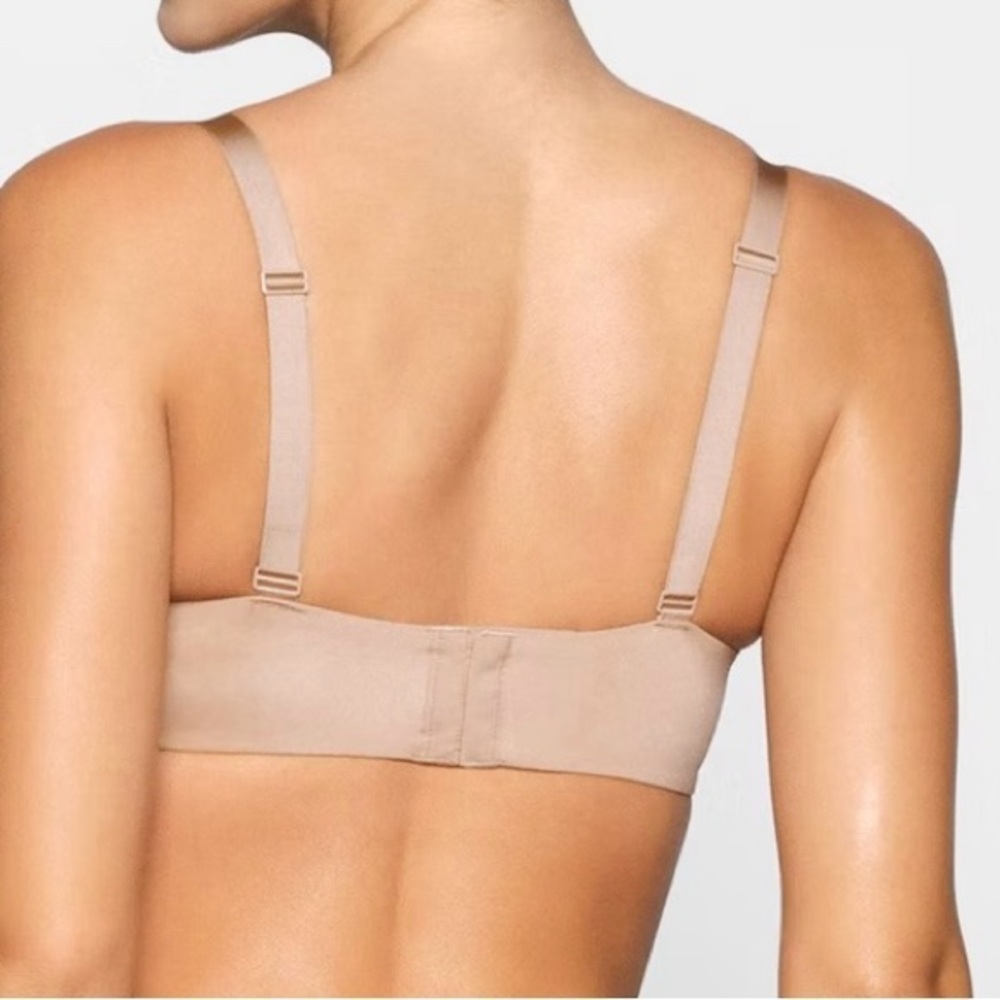 SKIMS Tan Seamless Everyday Bra - Picture 2 of 7